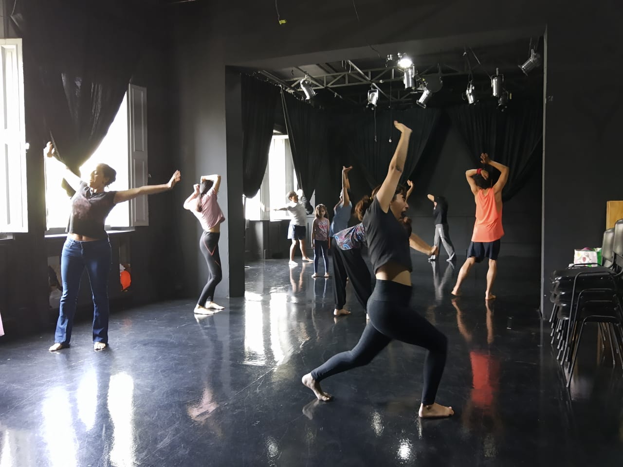 Taller de Escuela de Teatro propone el análisis de la necesidad de expresión en tiempos de movilización y descontento