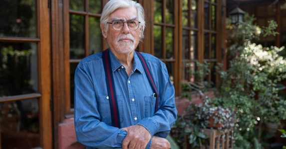 “La Comunidad Sublevada” nueva colección de ensayos del profesor José Bengoa redibuja el país posterior al Estallido Social