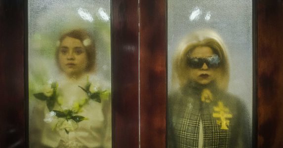 Obras con enfoque feminista festival Santiago a Mil estrena obras de directoras egresadas de Teatro UAHC: “Volver al lugar donde asesinaron a mi madre” y “El Convento”