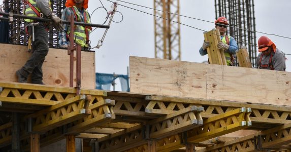 Expertos/as de la UAHC comentan inflación, pensiones y expectativas: los principales desafíos económicos del gobierno entrante