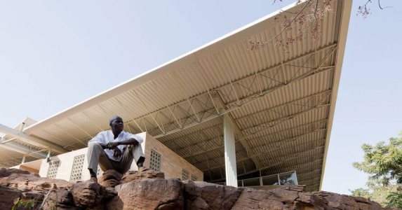 El momento de la arquitectura social y sustentable docentes de la UAHC reflexionan sobre la obra de Francis Keré, Premio Pritzker de Arquitectura 2022