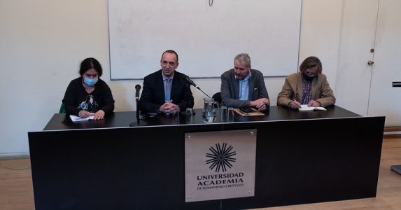 Inauguración del año académico UAHC catedrático Rubén Martínez Dalmau aboga por constitucionalizar los derechos de la naturaleza