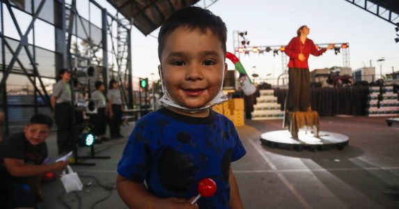Postulaciones hasta el viernes 8 de abril américa Solidaria convoca a sumarse a voluntariado en colegios de la RM