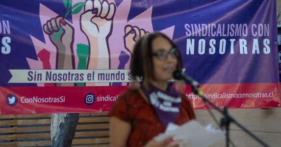 “Sindicalismo con nosotras” presentan primera plataforma sindical feminista chilena en Patio Azul de la UAHC