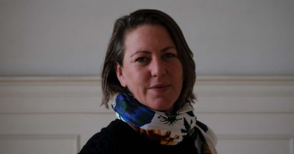Anticipa un enfoque de vinculación con el medio académica de la Facultad de Artes Jennifer MacColl es nombrada directora artística y ejecutiva del centro cultural NAVE