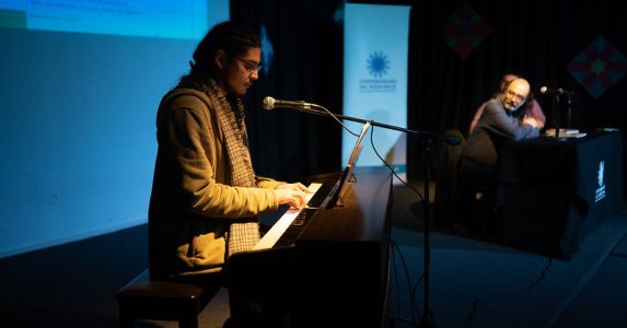 Manual de libre descarga aquí “Pipochi: Piano Popular Chileno” acerca la enseñanza de la música a través del cancionero local