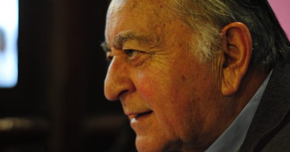 Fallece a la edad de 91 años La Academia comunica la sensible partida del profesor Enrique Martini Araya símbolo de la carrera de Periodismo UAHC