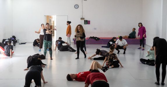 Danza y Antropología del Cuerpo Taller sobre Interculturalidad en Danza reúne a performer argentina Silvia Citro y estudiantes UAHC