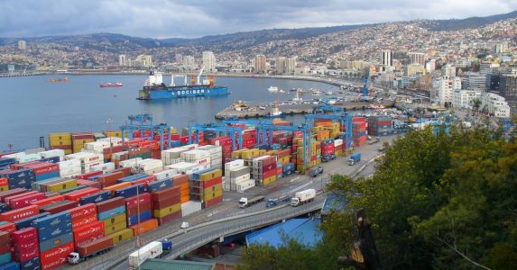 En el tramo final de la firma del TPP11 Expertos de la UAHC analizan costos y beneficios que conlleva una mayor apertura de la economía chilena