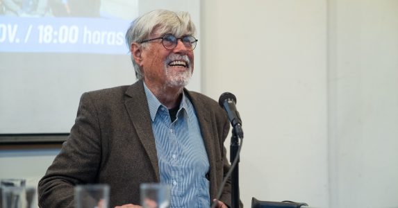 Con presentación de archivo histórico Celebración de los 30 años de Antropología UAHC reúne a egresados/as, docentes y estudiantes para proyectar futuro de la disciplina
