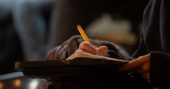 Para académicos/as y estudiantes de doctorado Dirección de Investigación y Posgrados UAHC abre convocatoria para incentivos a la investigación