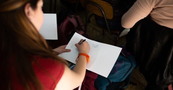Frente a déficit previsto de profesores/as expertos/as en educación destacan valor social y apoyos disponibles para estudiar carreras pedagógicas