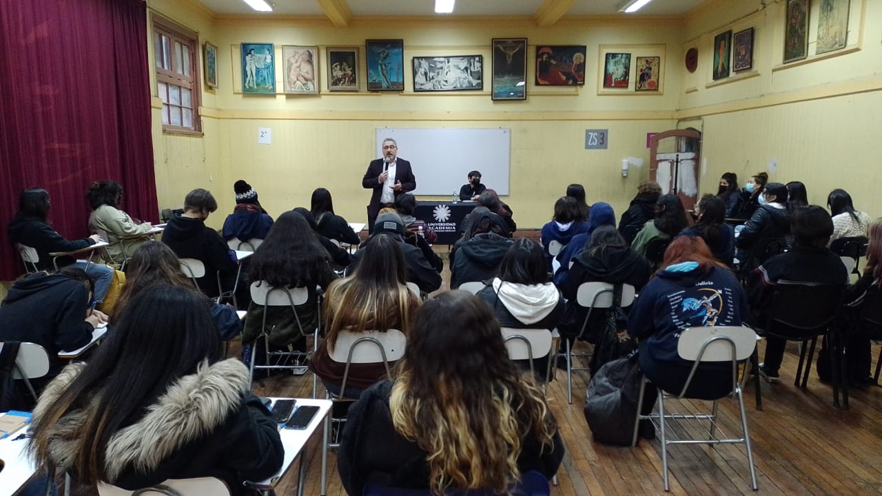 Hasta marzo de 2028 carrera de Pedagogía en Lengua Castellana y Comunicación UAHC fue acreditada por 5 años