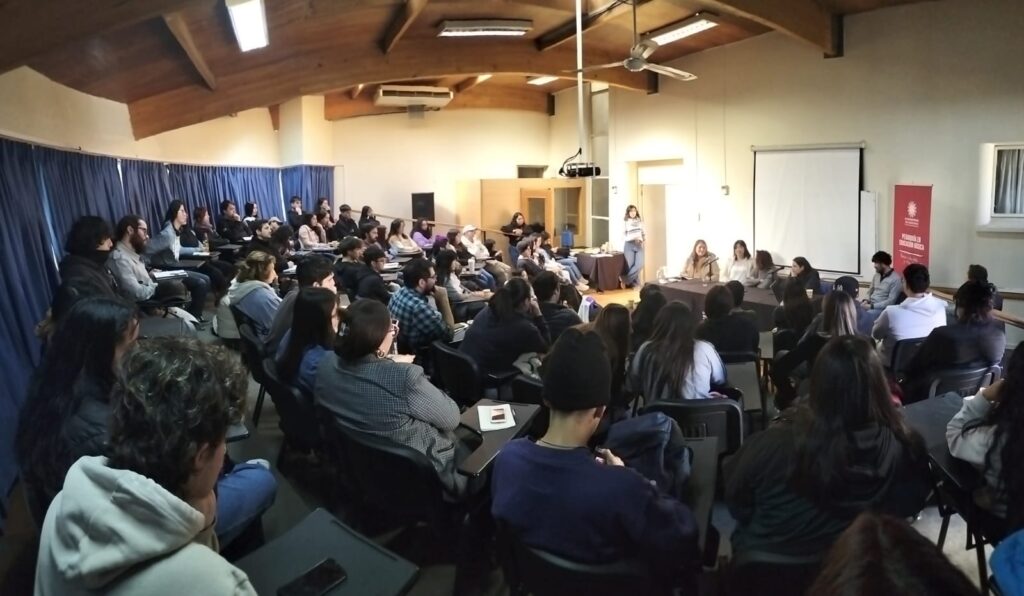 Conversatorio sobre Pensamiento científico y creativo en la enseñanza de las ciencias naturales actualiza metodologías pedagógicas