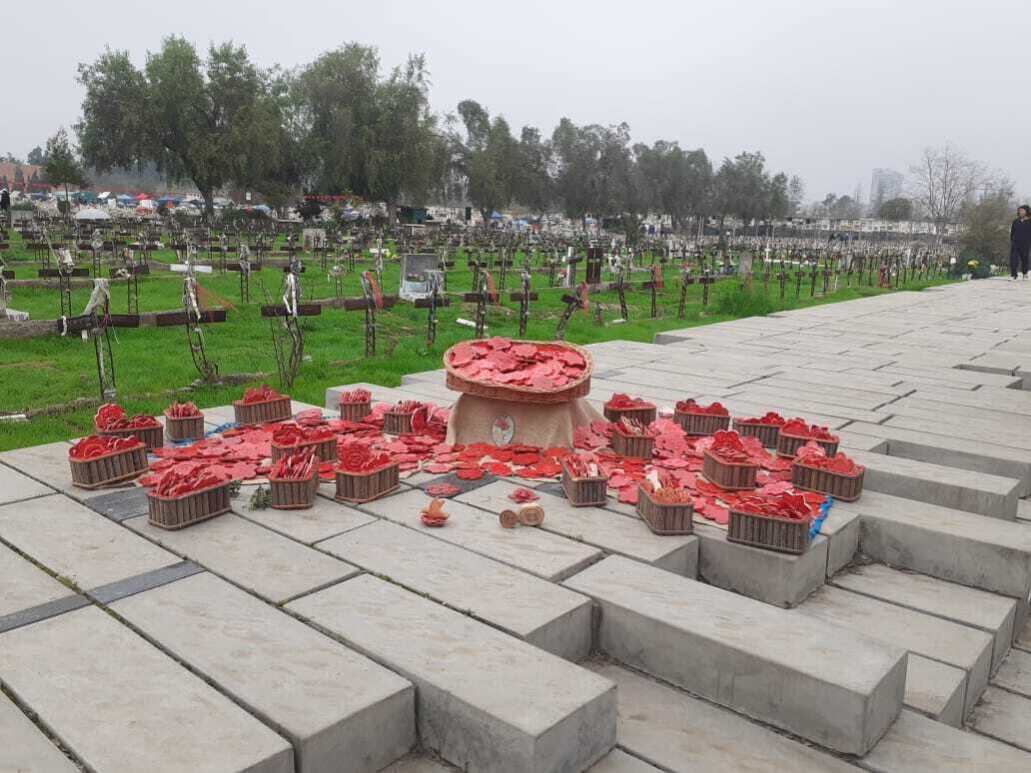 Estudiantes y docentes de Pedagogía en Educ. Básica participan en actividad de memoria en el Patio 29 del Cementerio General