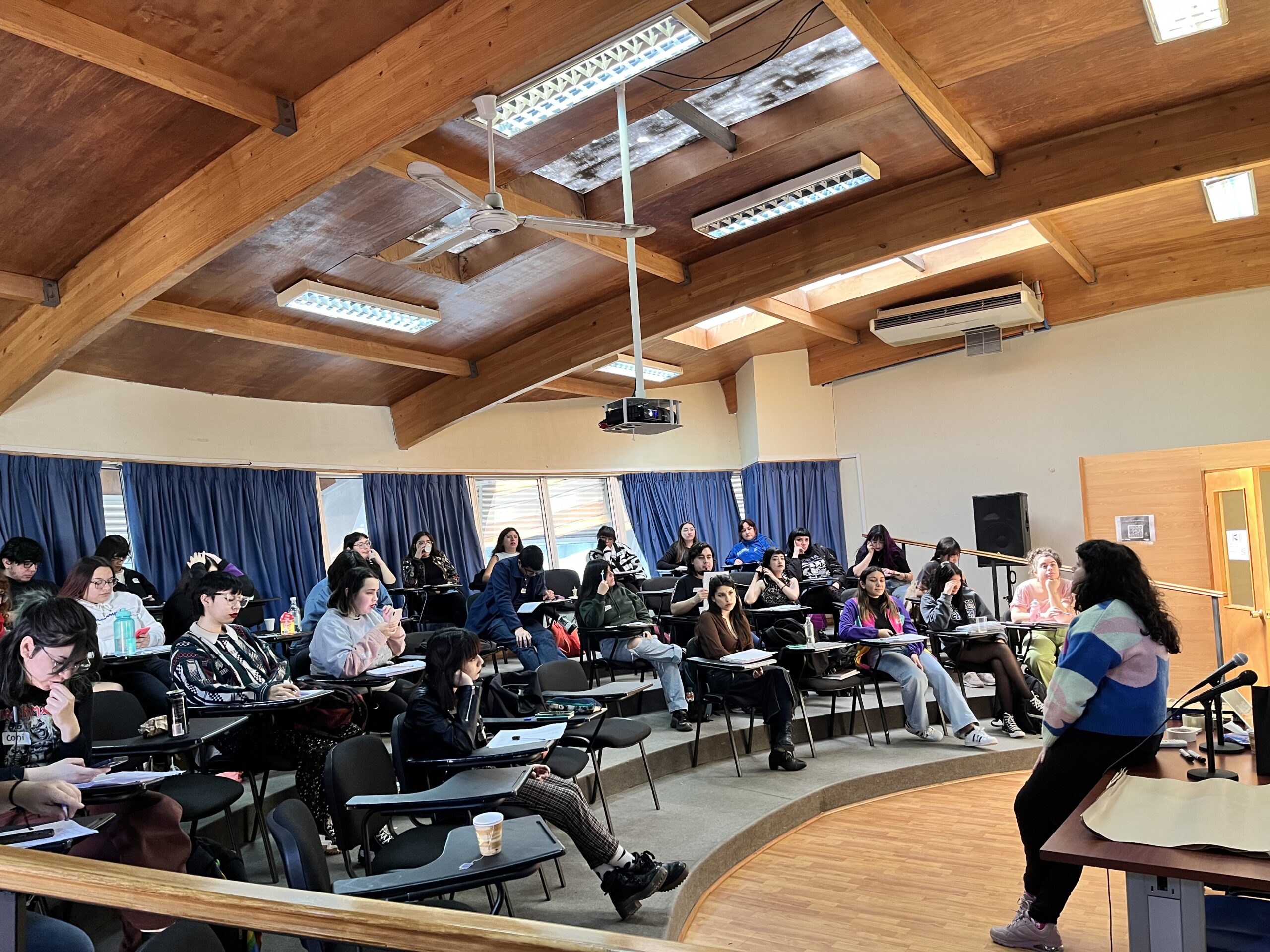 Profesores/as en formación de Pedagogía en Lengua Castellana y Comunicación realizan jornadas de preparación para sus prácticas en centros escolares