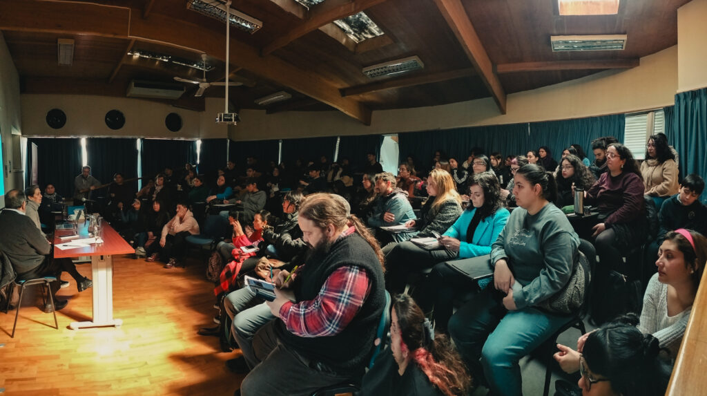 Carreras de Pedagogía en Educación Básica de la Academia y la Universidad Alberto Hurtado discuten relevancia de la educación en derechos humanos