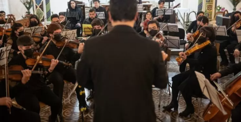 Orquesta UAHC interpreta concierto Patricio Manns Sinfónico