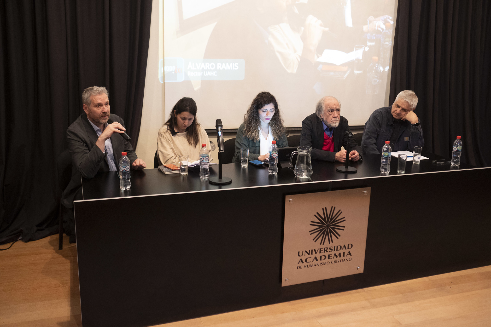Reflexión, debate y acciones de memoria conforman eventos en el “Mes de la dignidad” en la UAHC