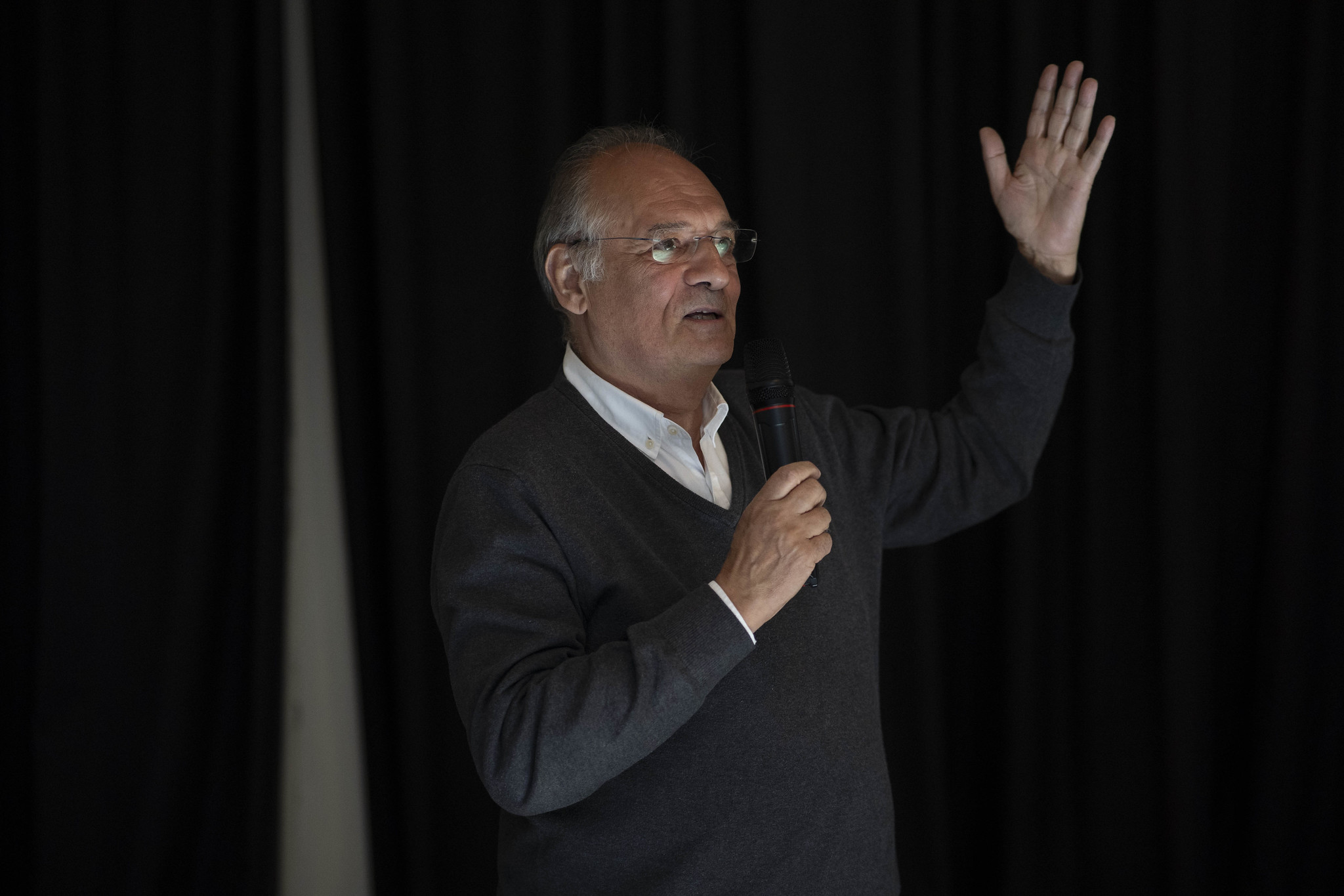 Historiador Jorge Magasich revisita hitos del gobierno de Salvador Allende, financiamiento de Washington y rol de la derecha chilena en su derrocamiento