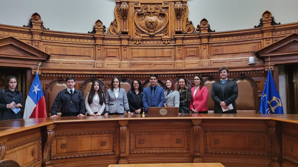 Estudiantes de la carrera de Derecho UAHC realizan visitas a distintos tribunales de justicia como parte de la cátedra de Litigación