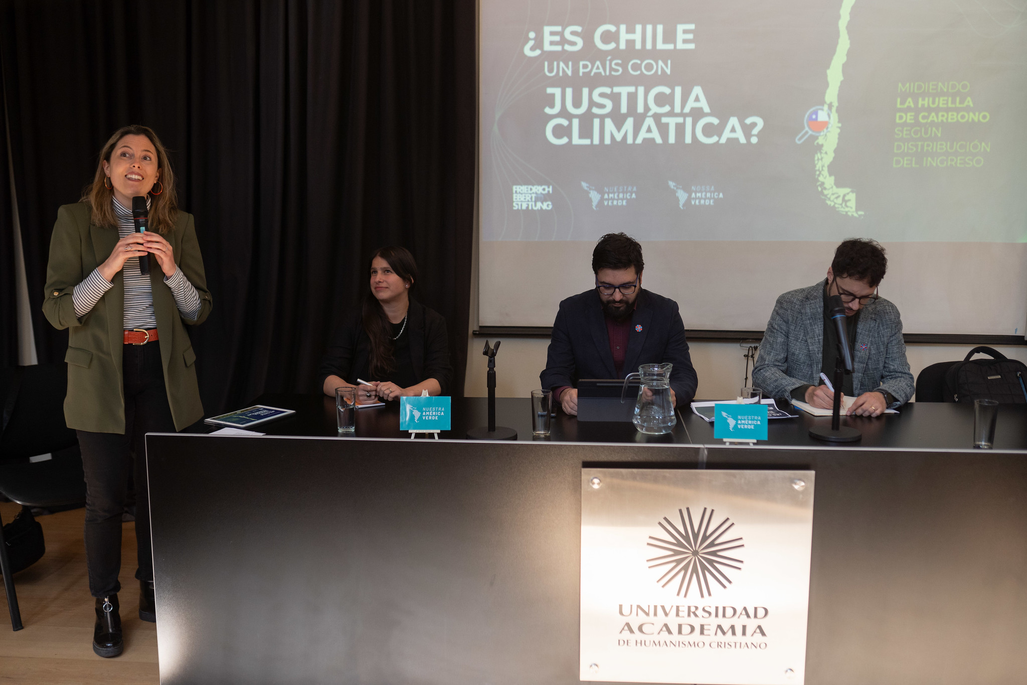 Lanzamiento de informe sobre justicia climática en Chile releva compromiso de la Academia con temáticas de sustentabilidad