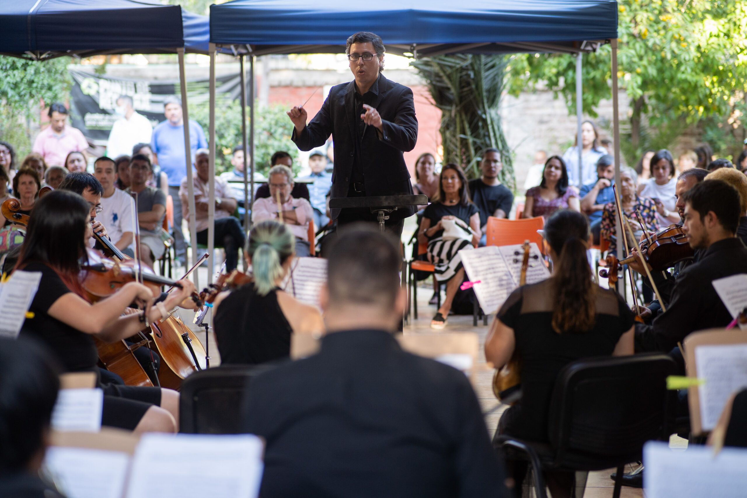 Orquesta Sinfónica UAHC estrena “Mensaje del sur” en concierto de fin de año en el Patio Azul de la Academia