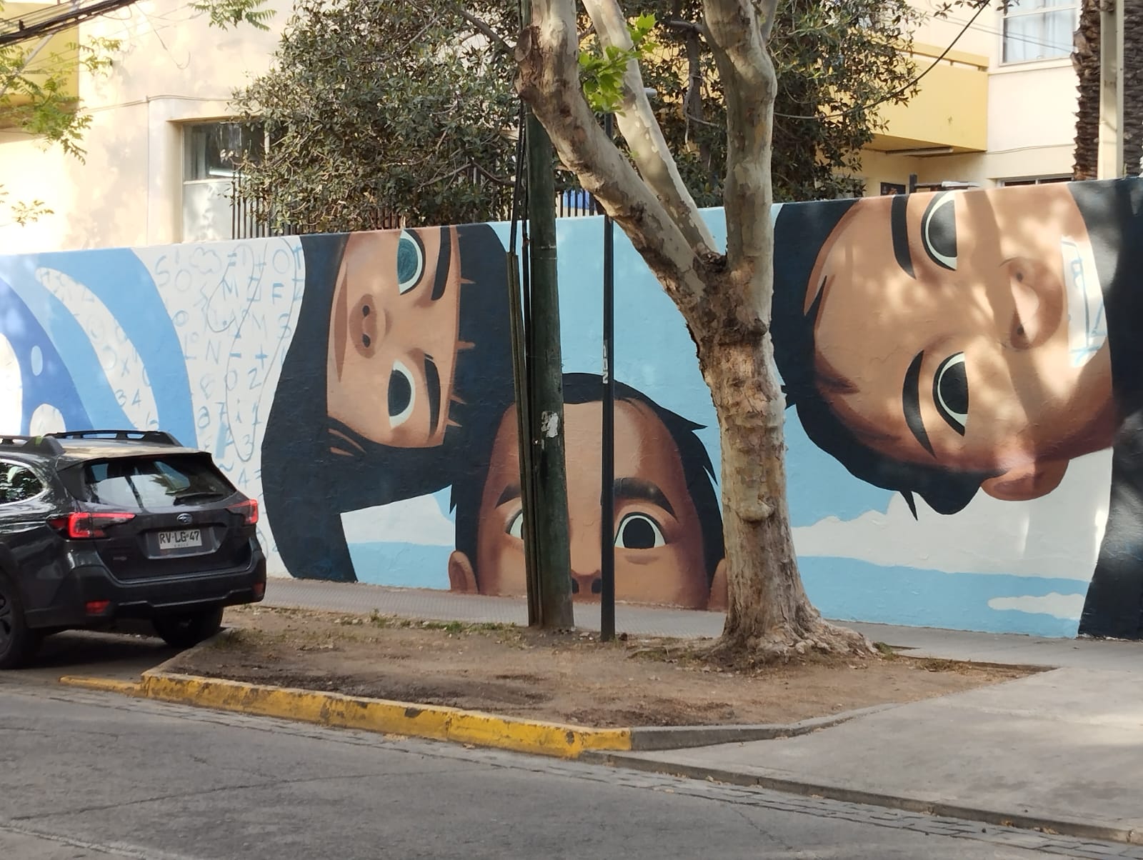 Inauguración del mural “Confluencia: Ruta de murales de la Región Metropolitana” en muros de Condell 343