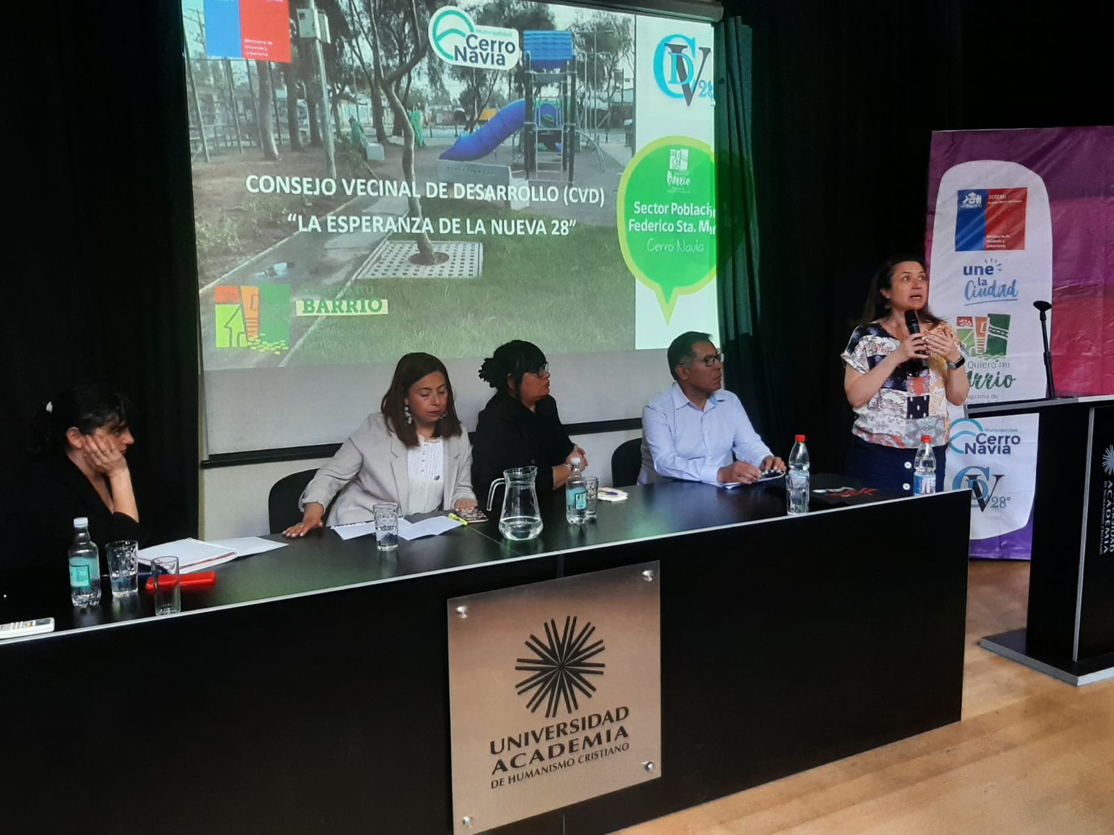 Programa Quiero Mi Barrio detalla avances en conversatorio en la UAHC sobre rol de la sociedad civil en diseño de políticas públicas