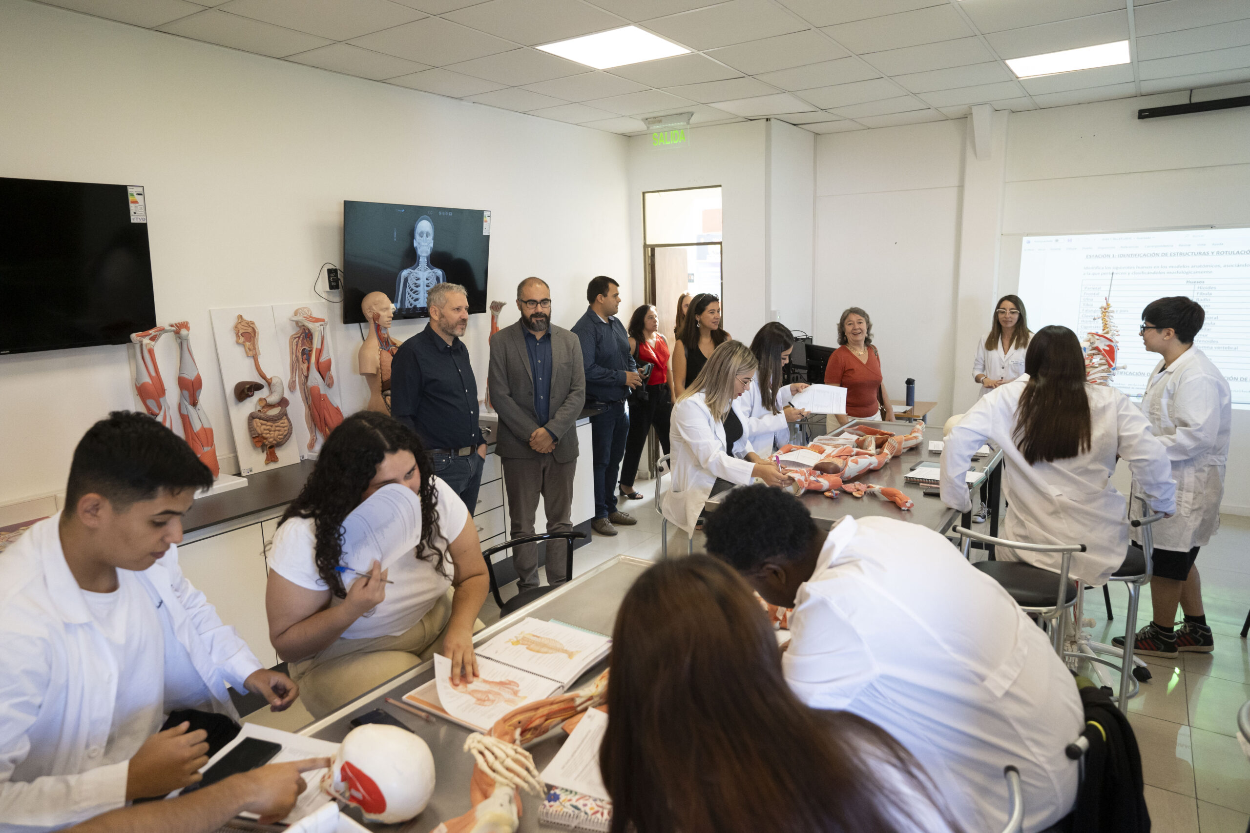 En inauguración del año académico 2024, subsecretario de Educación Superior visita nuevas instalaciones en Facultad de Salud y Buen Vivir