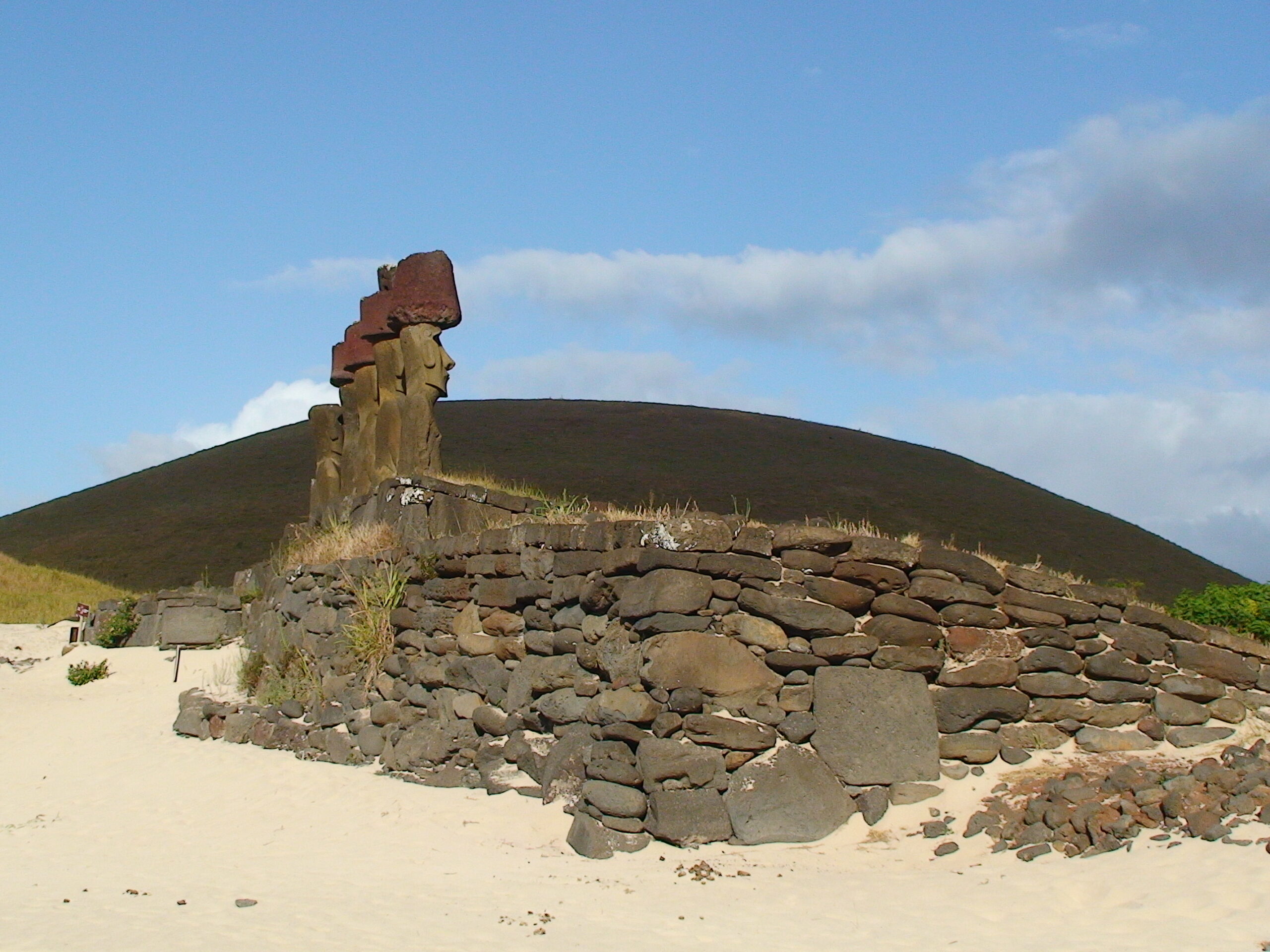 Académica de Antropología UAcademia, Andrea Seelenfreund, identificó cultivos de origen polinésico y sudamericano en el sitio arqueológico más temprano de Rapanui