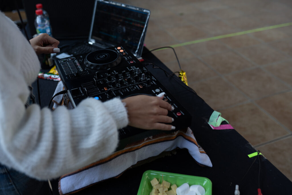 Contraste de imaginarios y juventudes en torno a la música urbana son objeto de estudio de investigador Fondecyt de la UAcademia