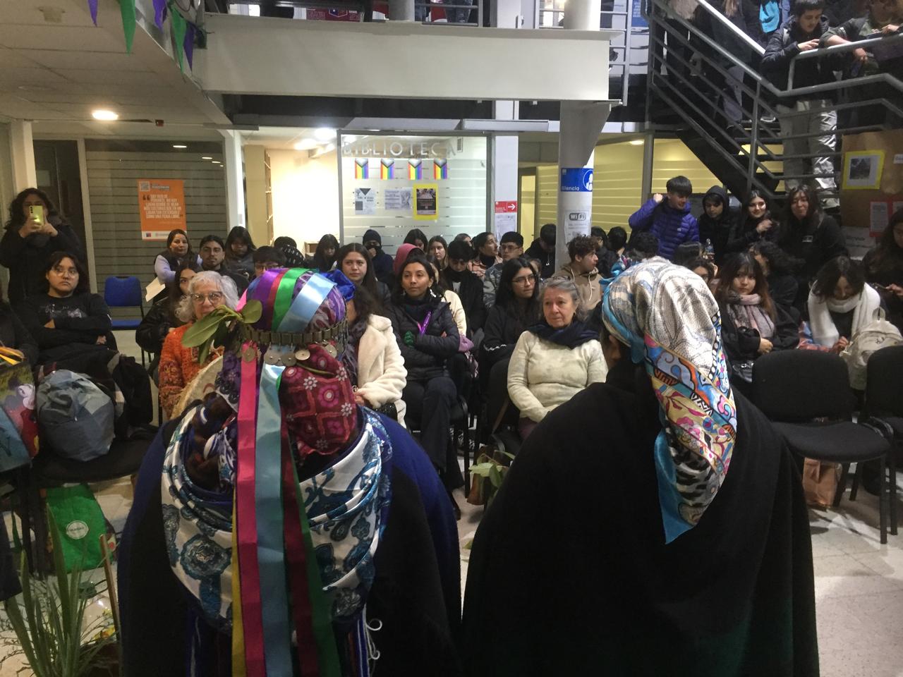 Facultad de Salud y Buen Vivir destaca la formación intercultural tras despliegue en rucas mapuches en La Pintana