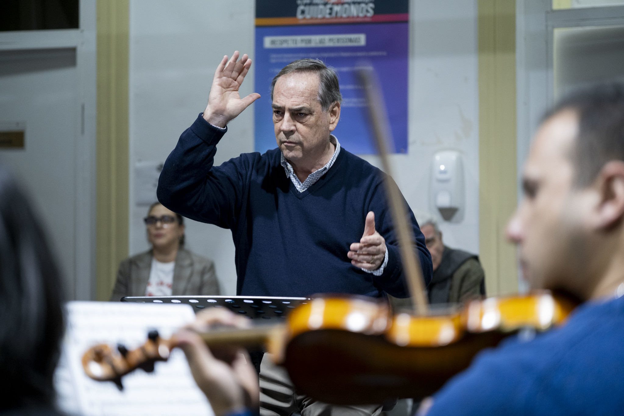 Ensayo de la Orquesta UAcademia dirigido por Maximiano Valdés: “Un acto de generosidad, aprendizaje y complicidad”