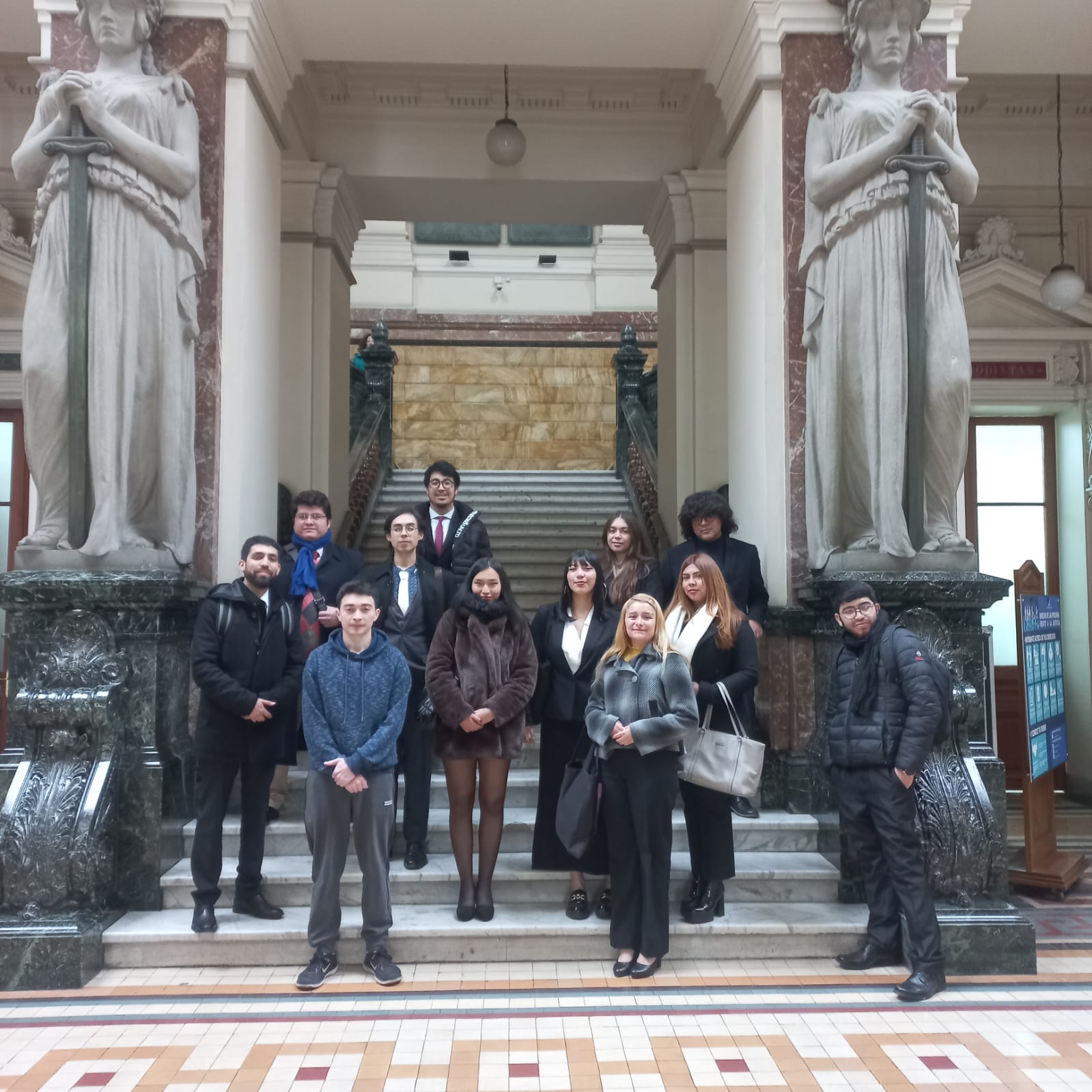 Estudiantes de Derecho UAcademia realizan visitas pedagógicas al Poder Judicial