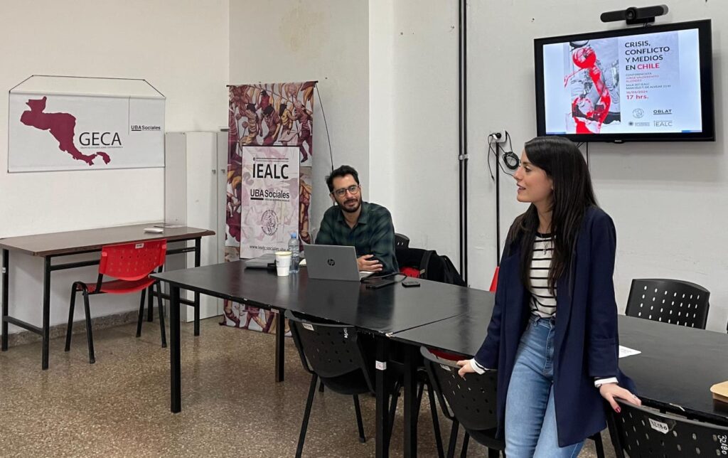 Docente de la FACSE expone en Universidad de Buenos Aires sobre abordaje mediático de las crisis y conflictos en Chile