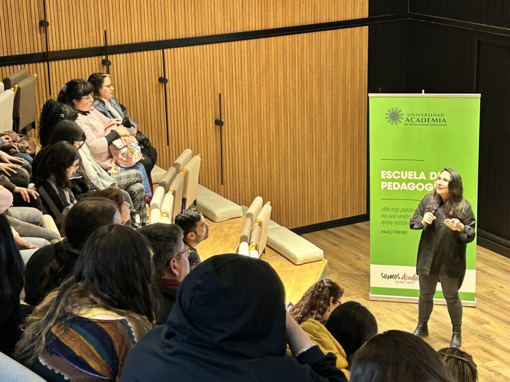 Escuela de Pedagogía recibe propuesta de actualización curricular desde 1ro Básico a 2do Medio