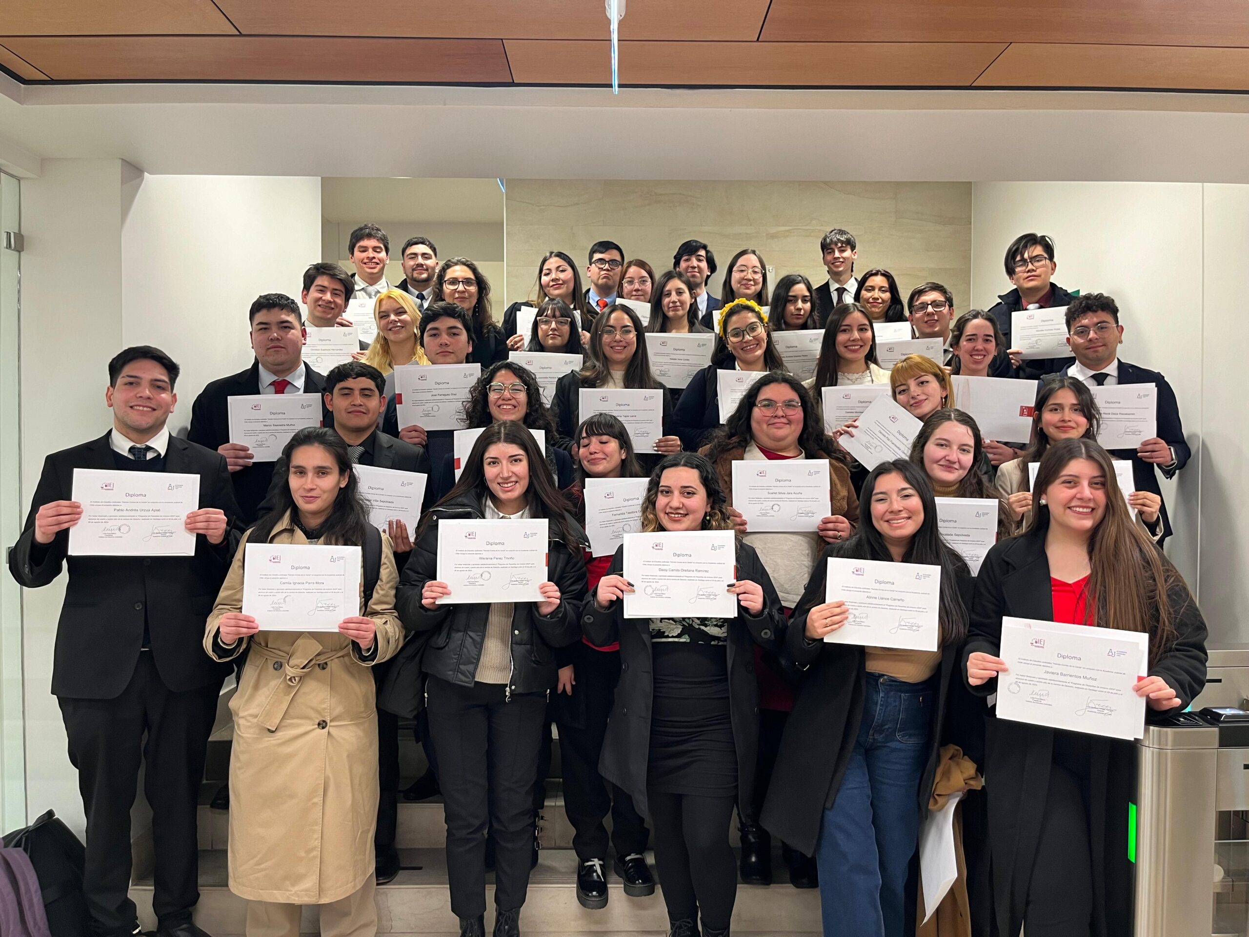 Estudiantes de Derecho de la UAcademia realizan pasantías en tribunales de Justicia