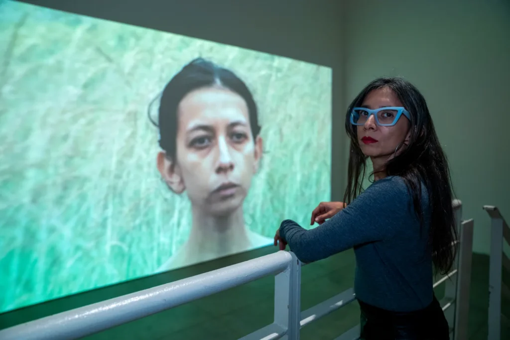 Diplomado en performance reúne a la prestigiosa artista guatemalteca Regina José Galindo y a la integrante de Lastesis Sibila Sotomayor