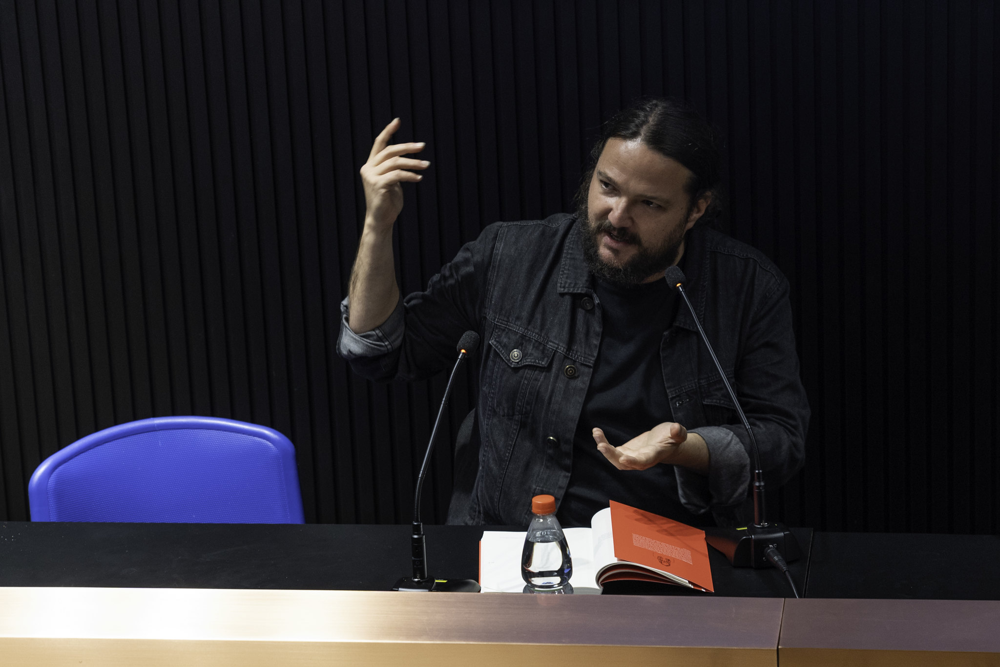 Segunda jornada del congreso “Conflicto, política y protesta” destaca principales expresiones artísticas del 18-O
