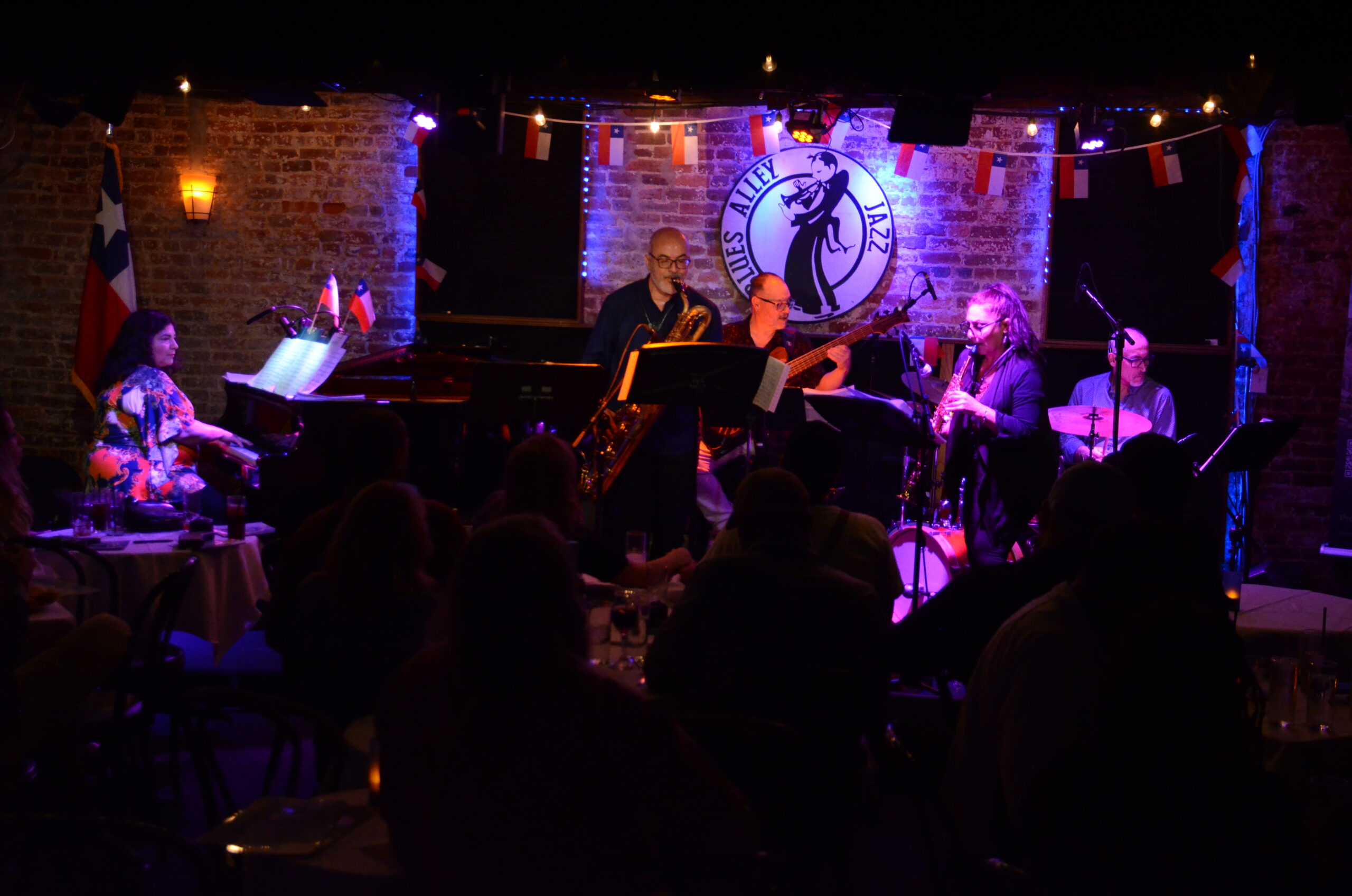 Auros Ensamble conjunto conformado por docentes UAcademia se presentaron en el legendario Blues Alley Jazz Club de EEUU