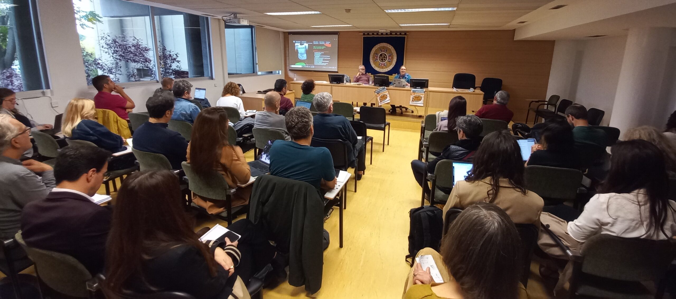 Sociólogo UAcademia participa en destacada conferencia internacional sobre juventud y política