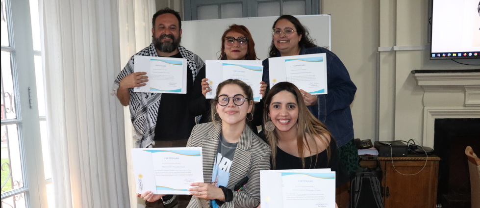Celebrando el talento: Estudiantes son reconocidos/as por su compromiso con el sello universitario UAcademia