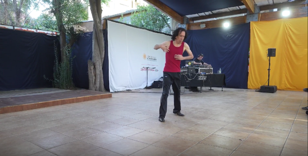 Preestreno de performance “Yo escogería quedarme con la gente” de Vicente Ruiz actualiza reflexión en torno a la obra de Violeta Parra