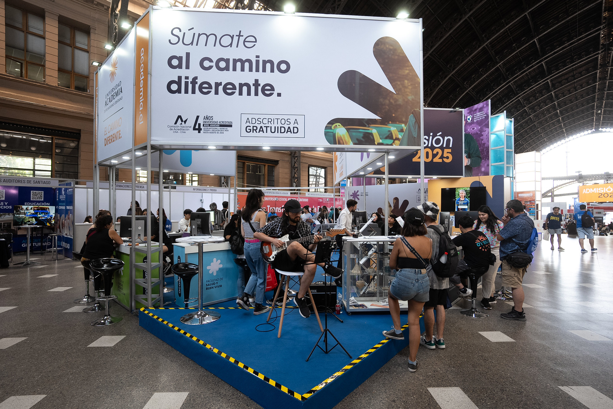 UAcademia presenta con éxito su oferta académica y carreras nuevas en la Feria de Postulación y Matrícula 2025