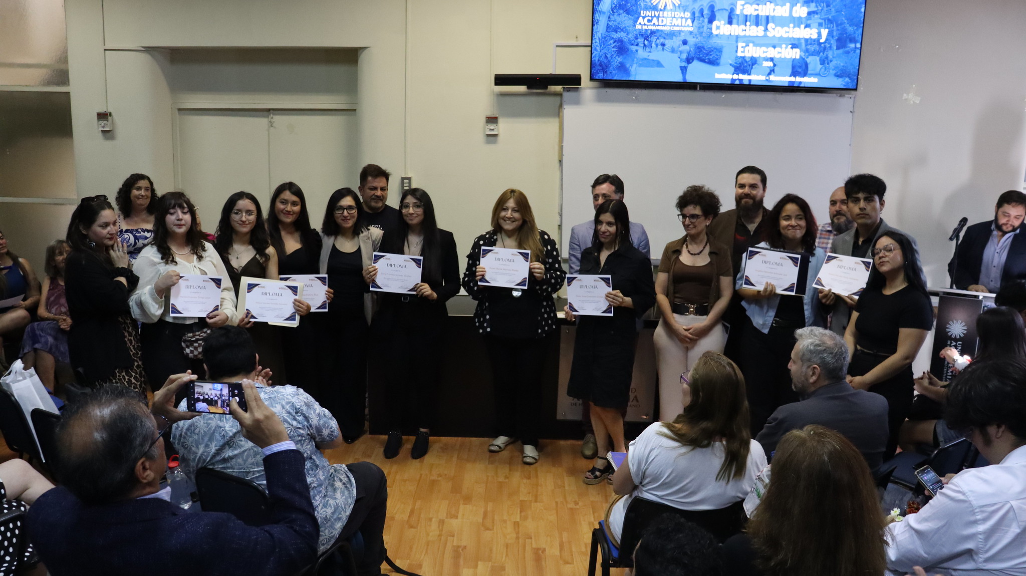 Universidad reconoce esfuerzo de sus estudiantes con mejor rendimiento en 2024
