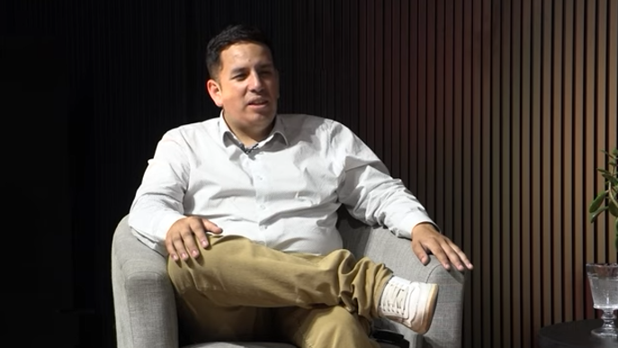 Alcalde de Puente Alto Matías Toledo desmitifica estereotipos de su comuna en estreno de  “Chile, Verdad y Leyenda“