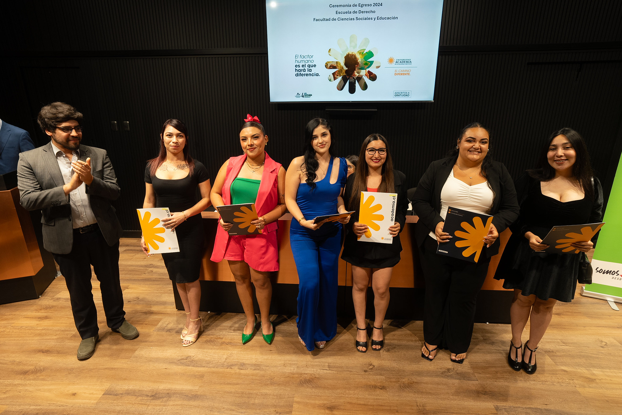 Ceremonia de egresados/as de la Escuela de Derecho realza compromiso de la Universidad con la justicia social