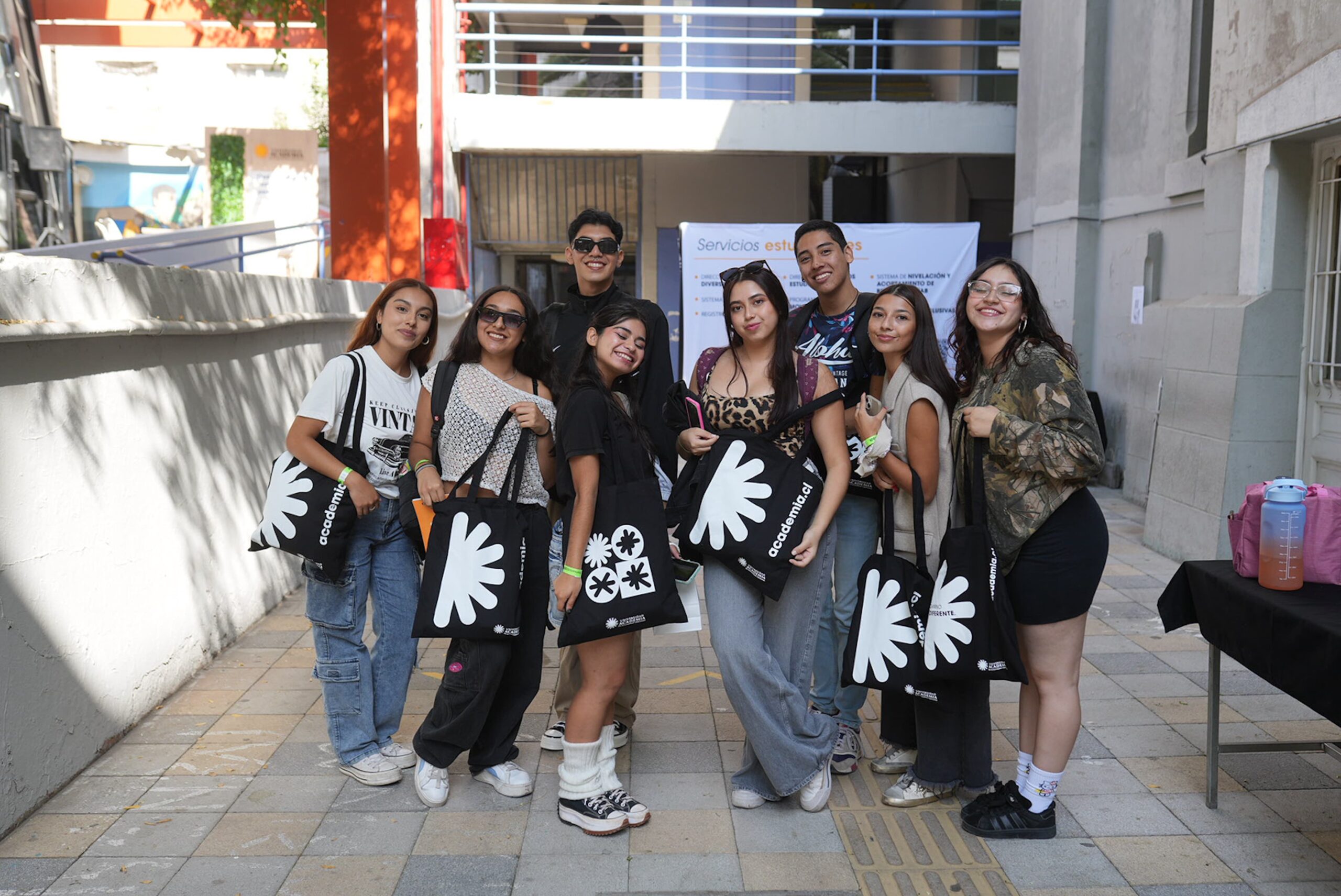 Revisita las jornadas de bienvenida de la “generación del cincuentenario” en la UAcademia