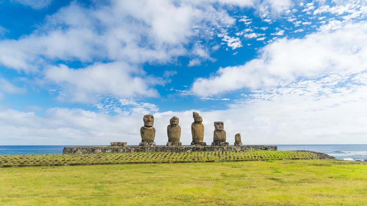 Jornada organizada por Escuela de Derecho abre discusión sobre costumbre jurídica y derechos territoriales del pueblo Rapa Nui